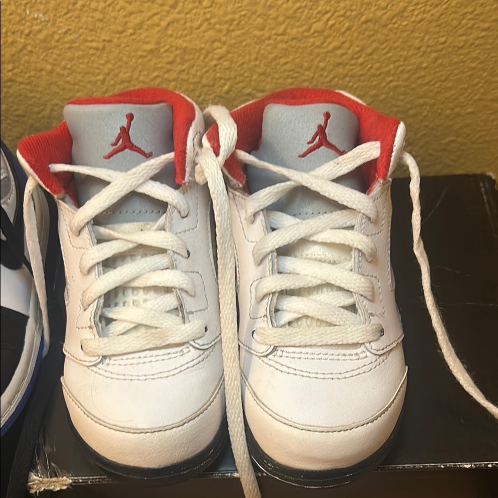 Nike White and Red Sneakers Classic Design